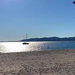 Appartement 2 A 100 M De La Fréjus
