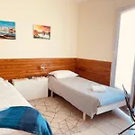 Appartement 2 A 100 M De La