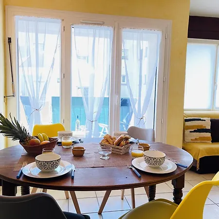 Appartement 2 A 100 M De La