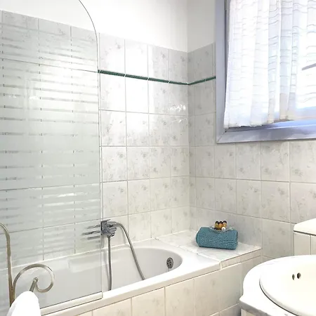 2 A 100 M De La * Fréjus